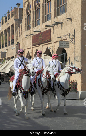 Qatar, Doha, Souq Waqif, cavaliers, Banque D'Images