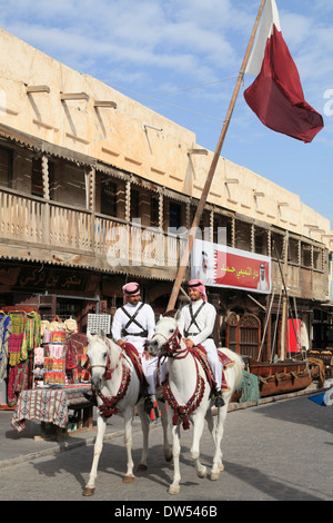 Qatar, Doha, Souq Waqif, cavaliers, Banque D'Images