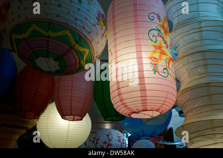 Lanternes de papier chinois dans un magasin dans Chinatown, Vancouver, BC, Canada Banque D'Images