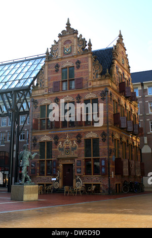 Or Goudkantoor (bureau) sur la Grand Place (place principale) de Groningen, Pays-Bas Banque D'Images