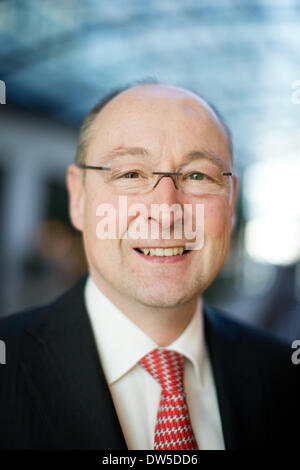 Düsseldorf, Allemagne. 28 Février, 2014. Chef de la société immobilière Deutsche Annington Rolf Buch avant le début de la conférence de presse annuelle de l'hôtel Maritime à Duesseldorf, Allemagne, 28 février 2014. Photo : ROLF VENNENBERND/dpa/Alamy Live News Banque D'Images