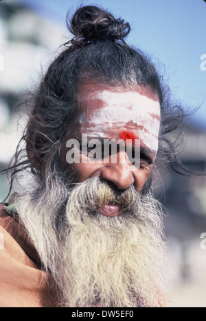 Sadhu hindou, saint homme, Varanasi, Inde, 1968 Banque D'Images