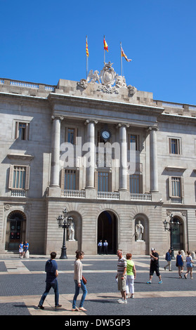 Espagne, Catalogne, Barcelone, Plaça de Sant Jaume, l'hôtel de ville dans le quartier gothique. Banque D'Images