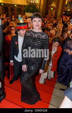 Vienne, Autriche. 28 Février, 2014. Carmen KREUZER Vienne l'Opernball2014 le point fort de la saison à Vienne dans l'Opéra de Vienne le jeudi 27 février 2014 à Vienne - Autriche : dpa Crédit photo alliance/Alamy Live News Banque D'Images