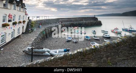 Port de Clovelly à l'aube, le nord du Devon, Angleterre. L'été (août) 2012 Banque D'Images