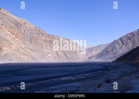 Près de la rivière Kali Gandaki Jomsom village Banque D'Images