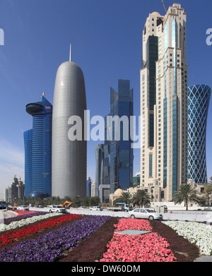 Qatar, Doha, West Bay, quartier des affaires, d'horizon, Al Corniche, Banque D'Images