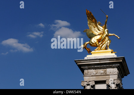 Détails du Pont Alexandre III à Paris, France Banque D'Images