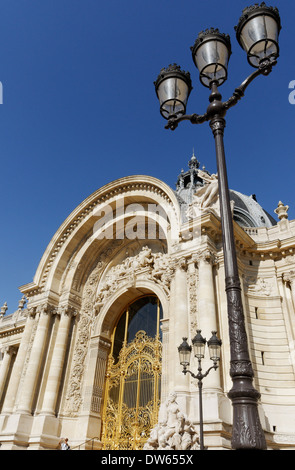 Détails de la porte principale du Petit Palais à Paris, France Banque D'Images