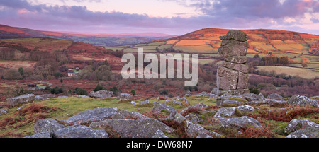 L'aube sur le nez de Bowerman à Dartmoor, dans le Devon, Angleterre. L'hiver (Janvier) 2014. Banque D'Images