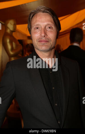 Hollywood, Californie, USA. 28 Février, 2014. L'acteur Mads Mikkelsen assiste à la 86e annuelle des Academy Awards - Foreign Language Film Award Photo Op au Hollywood & Highland Center le 28 février 2014 à Hollywood, Californie. JAVIER ROJAS/PI Crédit : Javier Rojas/Pi/Prensa Internacional/ZUMAPRESS.com/Alamy Live News Banque D'Images