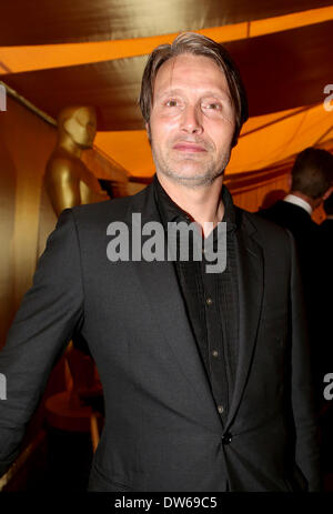 Hollywood, Californie, USA. 28 Février, 2014. L'acteur Mads Mikkelsen assiste à la 86e annuelle des Academy Awards - Foreign Language Film Award Photo Op au Hollywood & Highland Center le 28 février 2014 à Hollywood, Californie. JAVIER ROJAS/PI Crédit : Javier Rojas/Pi/Prensa Internacional/ZUMAPRESS.com/Alamy Live News Banque D'Images