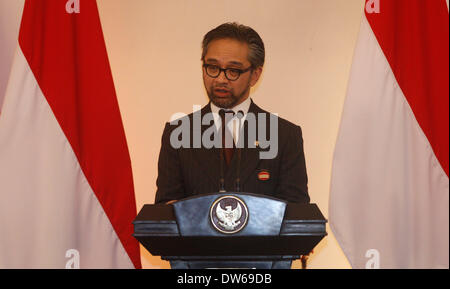 Jakarta, Indonésie. 1er mars 2014. Le ministre des Affaires étrangères indonésien Marty Natalegawa parle au cours de la 2ème Conférence de la coopération entre les pays de l'Asie de l'Est de la Palestine le développement (CEAPAD II) à Jakarta, Indonésie, le 1 mars 2014. Credit : Piscine/Achmad Ibrahim/Xinhua/Alamy Live News Banque D'Images