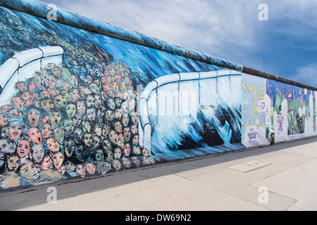 Mur de Berlin le graffiti historique Banque D'Images