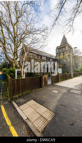 L'église a été construite en 1862. Un manse et des salles de classe ont été ajoutés à l'arrière en 1866 et la tour a été ajoutée. Banque D'Images