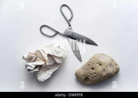 Roche, papier, ciseaux est un moyen populaire pour prendre une décision. Banque D'Images