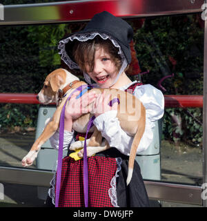 Cardiff, Royaume-Uni. 1er mars 2014. Les gens prennent part au défilé du jour de St Davids à Cardiff, Pays de Galles, Royaume-Uni. Crédit : Robert Convery/Alamy Live News. Saint David's day saint patron du Pays de Galles. Banque D'Images