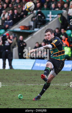 Northampton, en Angleterre. 1er mars 2014. Stephen MYLER de Northampton Saints un coup de mort au cours de l'Aviva Premiership match entre Northampton Saints et Gloucester Rugby à Franklin's Gardens. Credit : Action Plus Sport Images/Alamy Live News Banque D'Images