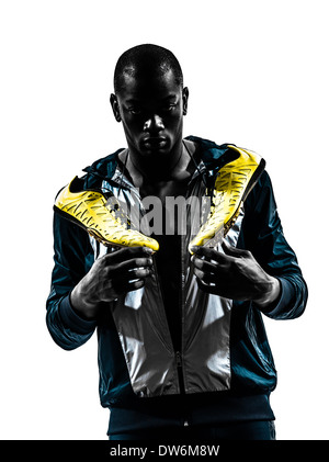 Un homme africain runner sprinter jogger posant debout en silhouette studio isolé sur fond blanc Banque D'Images