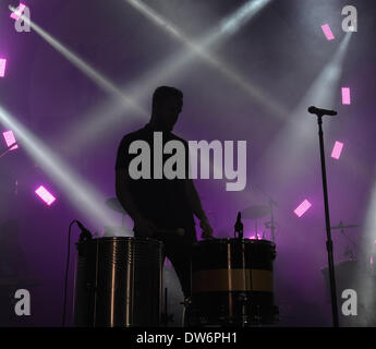 Norfolk, Virginie, USA. 28 Février, 2014. Imagine Dragons vivent au centre Constant. Crédit : Jeff Moore/ZUMA/ZUMAPRESS.com/Alamy fil Live News Banque D'Images