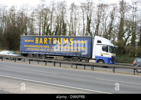 Un chariot qui se déplace le long de la route A12 dans l'Essex, Angleterre Banque D'Images