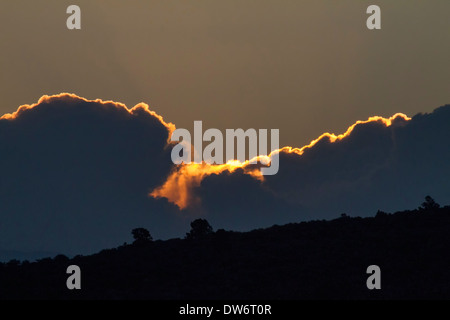 Lever du soleil sur le lac Crowley, la Sierra Nevada, en Californie Banque D'Images