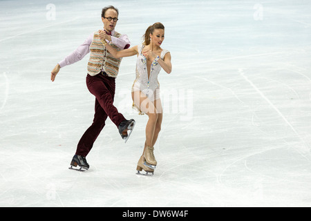 Nelli Zhiganshina et Alexander Gazsi (GER) dans le programme court de danse sur glace aux Jeux Olympiques d'hiver, Sotchi, Russie Banque D'Images