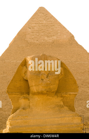 GIZA 23 Nov 08 : Le Sphinx devant la pyramide de Gizeh sur Khafré Plateau en Égypte. Banque D'Images