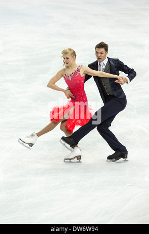 Ekaterina Bobrova et Dmitri Soloviev (RUS) dans le programme court de danse sur glace aux Jeux Olympiques d'hiver, Sotchi, Russie Banque D'Images
