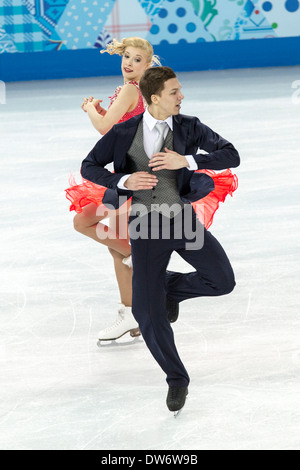 Ekaterina Bobrova et Dmitri Soloviev (RUS) dans le programme court de danse sur glace aux Jeux Olympiques d'hiver, Sotchi, Russie Banque D'Images