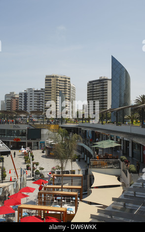 Le centre commercial Larcomar dans le quartier Miraflores de Lima, Pérou Banque D'Images