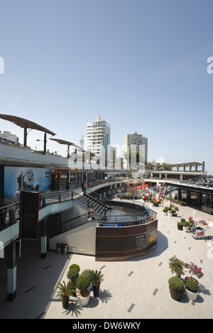 Le centre commercial Larcomar dans le quartier Miraflores de Lima, Pérou Banque D'Images