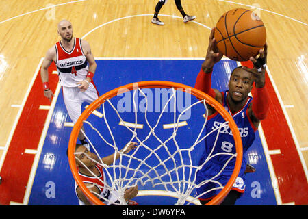 Philadelphie, Pennsylvanie, USA. 1 mars 2014 : Philadelphia 76ers shooting guard Tony Wroten (8) va jusqu'à la prise de vue au cours de la NBA match entre les Washington Wizards et les Philadelphia 76ers au Wells Fargo Center de Philadelphie, Pennsylvanie. Les assistants gagné 122-103. Christopher (Szagola/Cal Sport Media) Credit : Cal Sport Media/Alamy Live News Banque D'Images