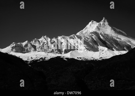 Manaslu, à 8156 mètres (26 759 pieds) de haut est le huitième plus haut sommet de la planète. Banque D'Images