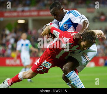 Melbourne, Australie. 1er mars 2014. MATE DUGANDZIC (23) l'avant du Melbourne Heart est en compétition pour le ballon pendant le match entre 21 et Melbourne Melbourne Victory coeur pendant l'Australian Hyundai A-League saison 2013/2014 à l'AAMI Park, Melbourne, Australie. (Crédit Image : © Tom Griffiths/ZUMA/ZUMAPRESS.com) fil Banque D'Images