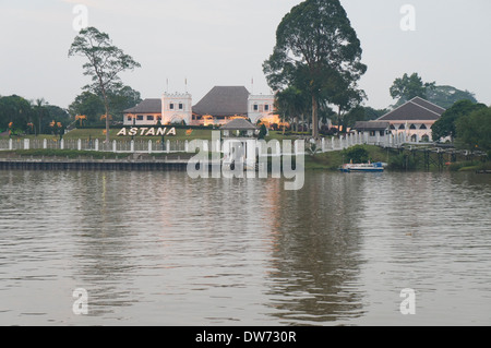 Astana palace à Kuching,sur la rive nord de la rivière Sarawak, en face de front de mer de Kuching, résidence officielle du gouverneur Banque D'Images