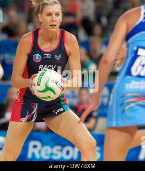 Melbourne, Victoria, Australie. 2 mars 2014. CATHERINE COX du Melbourne Vixensaction pendant la ronde 1 match entre la Melbourne Vixens v Northern mystiques à Hisense Arena, Melbourne, Victoria, Australie. Melbourne Vixens battre le nord de mystiques 58-34. (Crédit Image : © Tom Griffiths/ZUMAPRESS.com) Crédit : ZUMA Press, Inc./Alamy Live News Banque D'Images