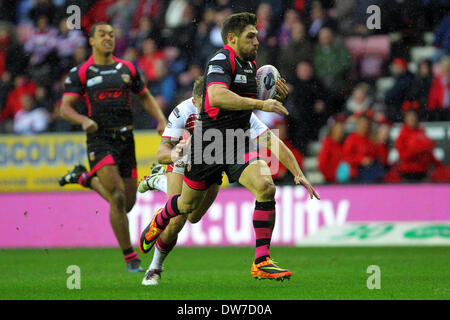 02.03.2014 Wigan, Angleterre. Danny Kirmond de Wakefield Wildcats pendant le Super League Rugby match entre Wigan Warriors et Wakefield Wildcats du DW Stadium. Banque D'Images