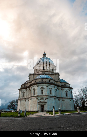 Todi, Ombrie. La belle église de Santa Maria della Consolazione. L'église est attribué à Bramante et remonte à 500 Banque D'Images