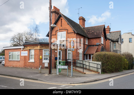 Poste de police local, Twyford, Berkshire, England, GB, au Royaume-Uni. Banque D'Images