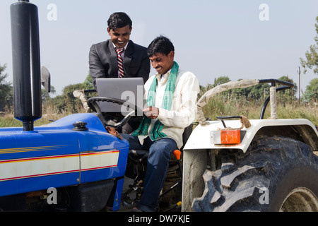 Conseiller d'affaires à indian farmer Banque D'Images