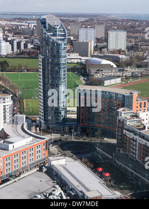 No1 Les Quais de Gunwharf et cetnre commercial GUNWHARF QUAYS Banque D'Images