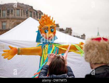 Londres, Royaume-Uni. 2e Mar, 2014. 2014 Festival russe Maslenitsa à Londres.Maslenitsa russe est le Festival Sun,une célébration de la fin de l'hiver des frissons et le début du printemps, de la chaleur, d'espoir, de la croissance. Tovy Adina : Crédit/Alamy Live News Banque D'Images