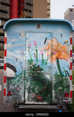 Graffiti fleurs sur une remorque à Rotterdam, Hollande, Pays-Bas. Banque D'Images