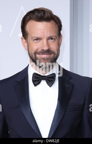 Los Angeles, Californie, USA. 2e Mar, 2014. Jason Sudeikis pose dans la salle de presse pendant les Oscars du Loews Hollywood Hotel, le 2 mars 2014, Hollywood, Californie, USA. Credit : TLeopold ZUMAPRESS.com/Alamy/Photos/Globe Live News Banque D'Images