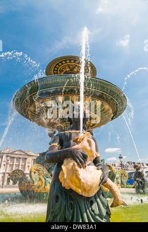 Fontaine de River de Commerce et de navigation sur la Place de la Concorde. Paris, France en été Banque D'Images