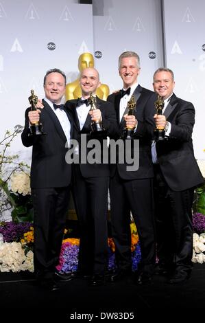 Skip Lievsay, Niv Adiri, Christopher Benstead, Chris Munro dans la salle de presse pour la 86e Academy Awards annuels - Salle de presse - Oscars 2014, le Kodak Theater à Hollywood et Highland Center, Los Angeles, CA 2 mars 2014. Photo par : Elizabeth Goodenough/Everett Collection Banque D'Images