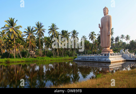 Sri Lanka, Peraliya, Mémorial du tsunami, statue de Bouddha, Banque D'Images