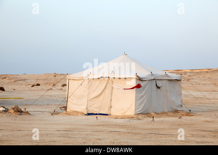 Tente bédouine dans le désert du Qatar, au Moyen-Orient Banque D'Images