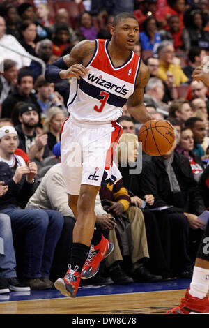 1 mars 2014 : Washington Wizards shooting guard Bradley Beal (3) en action au cours de la NBA match entre les Washington Wizards et les Philadelphia 76ers au Wells Fargo Center de Philadelphie, Pennsylvanie. Les assistants gagné 122-103. Christopher (Szagola/Cal Sport Media) Banque D'Images